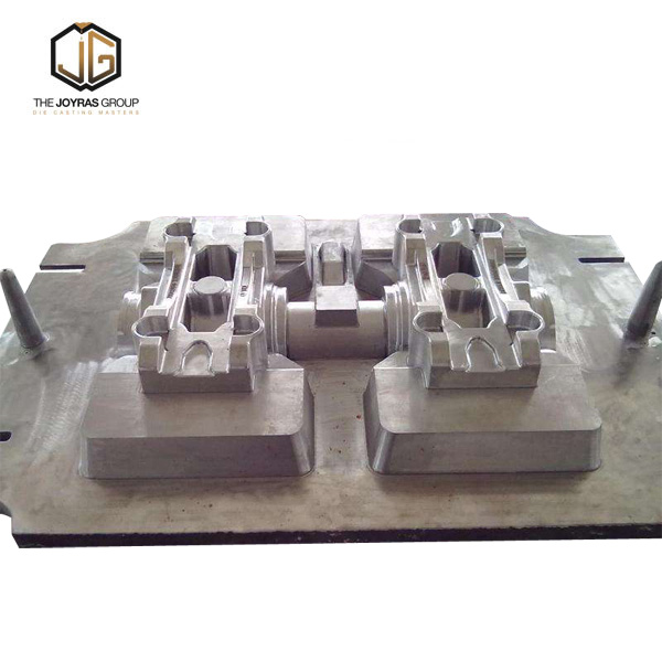 What is the difference between tooling and mold?